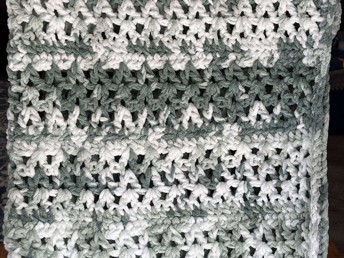 Luxe Lounging Blanket in Mossy hills