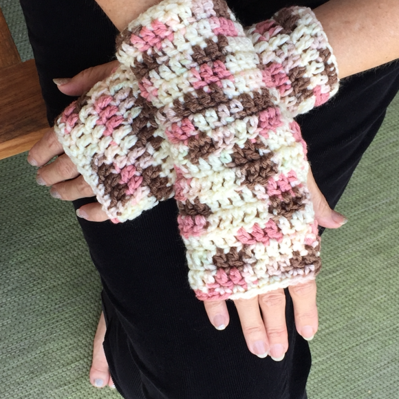 Fingerless Gloves, lightweight yarn. Color: Neapolitan