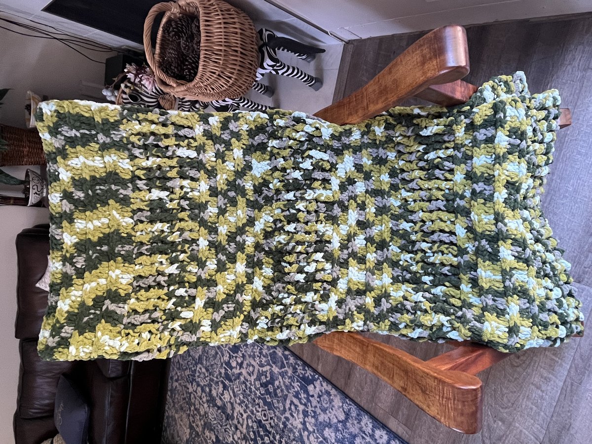 Luxe Statement Blanket in Forest Sage