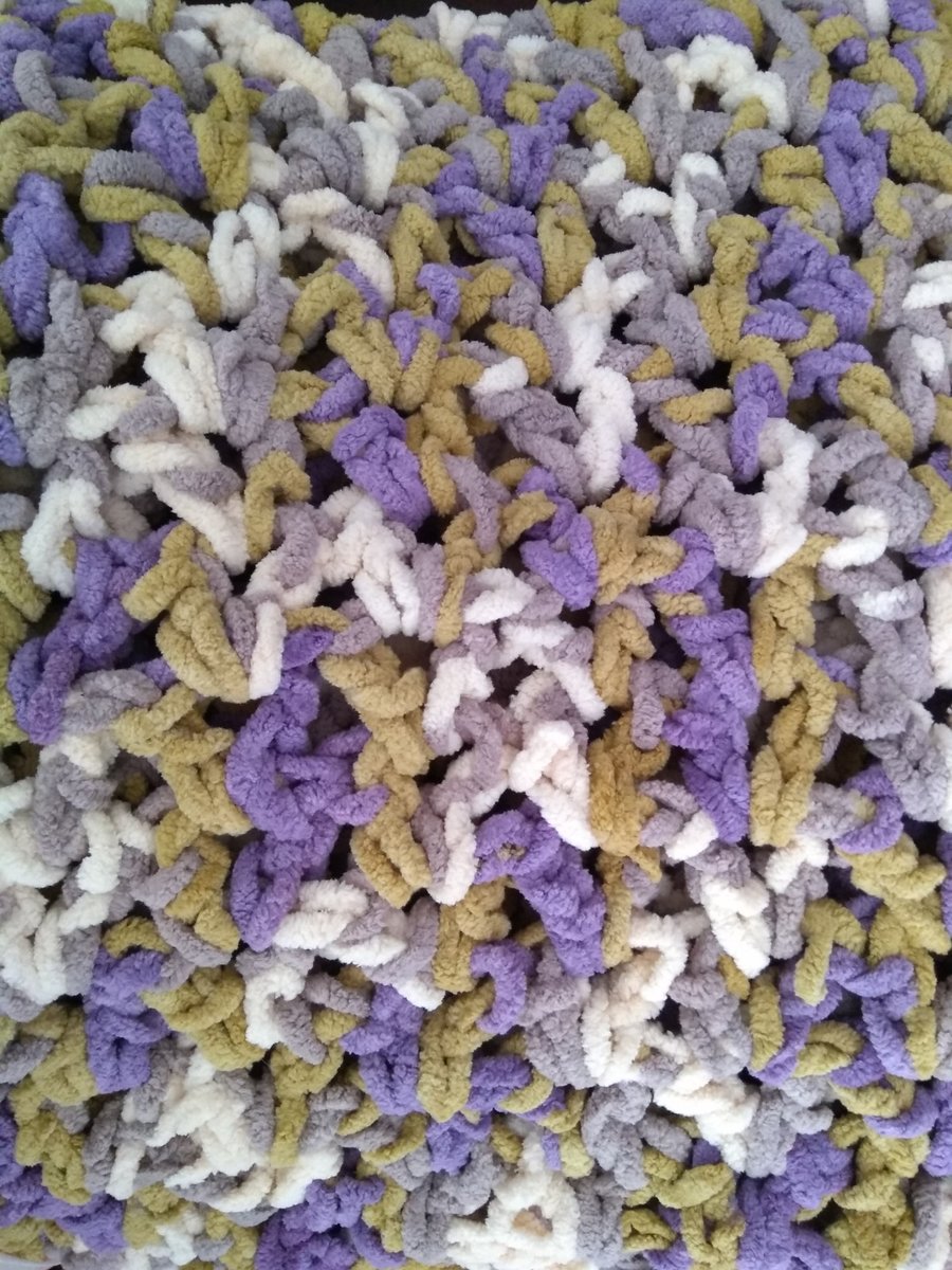 Close up Luxe Lounging Blanket in Lilac Blush