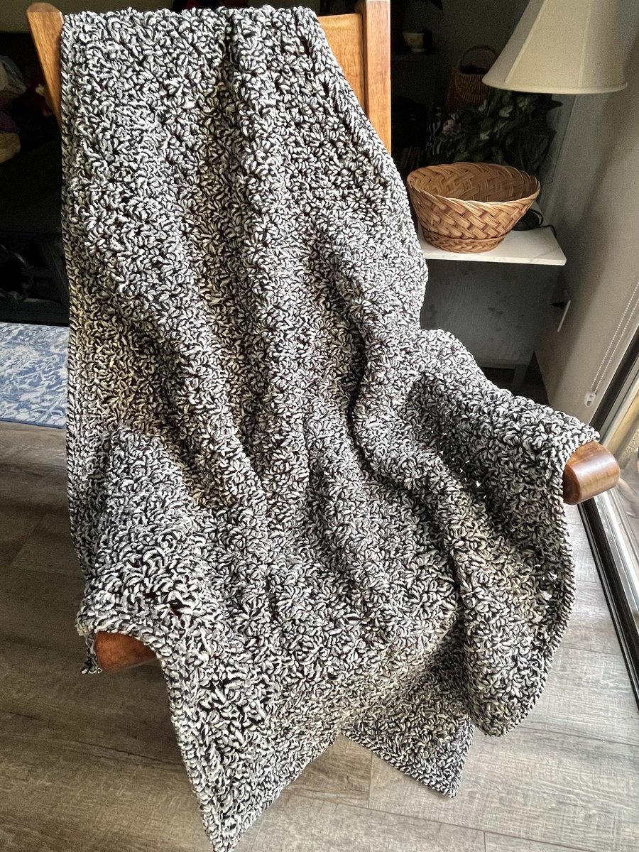 Luxe Lounging Blanket in Inkwell