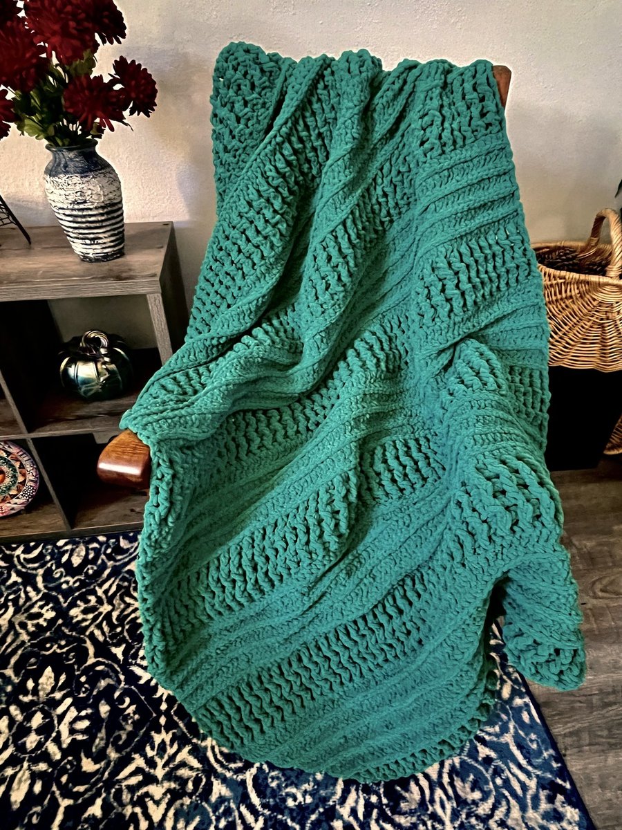 Luxe Statement Blanket in Malachite