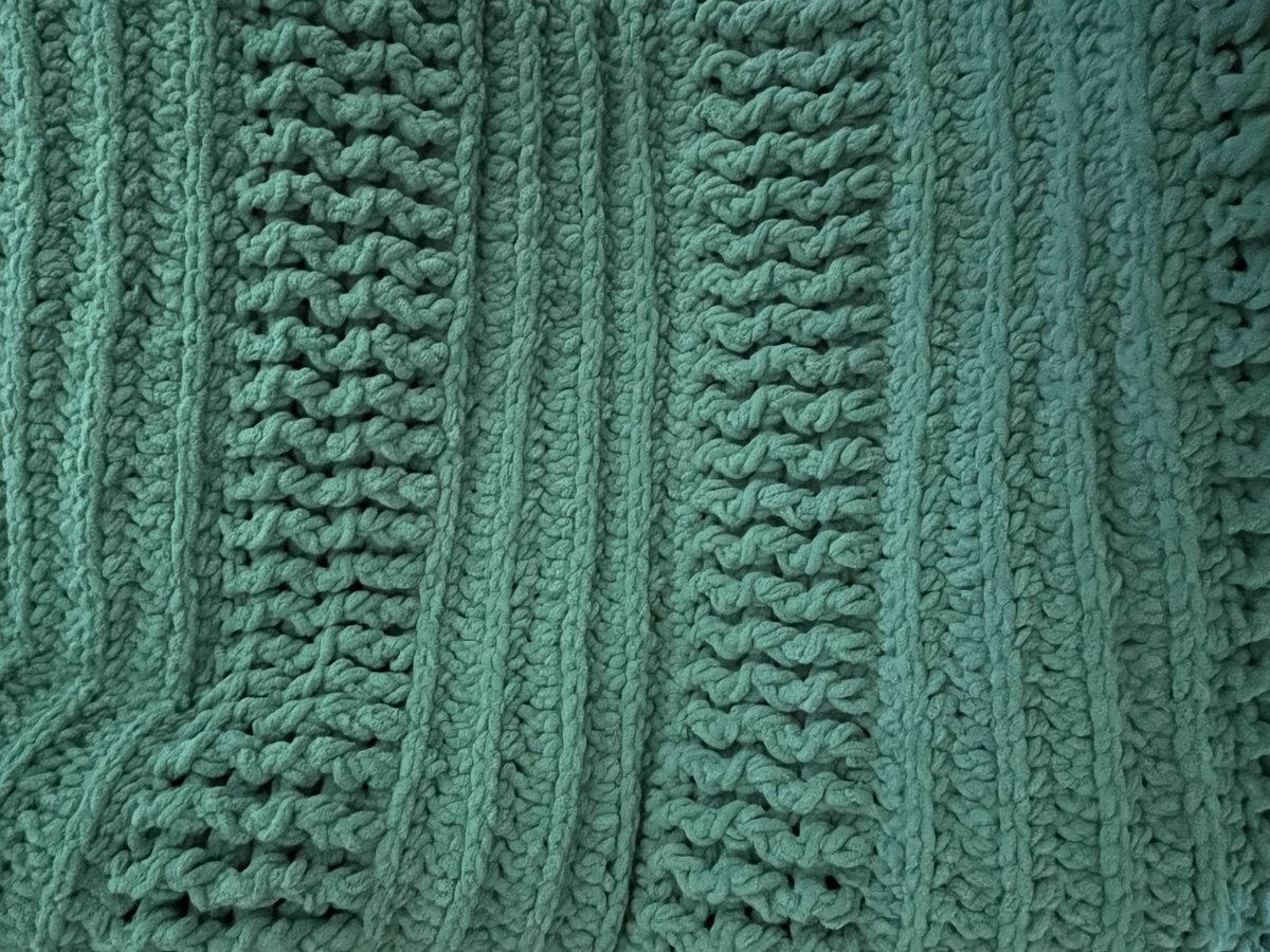 Luxe Statement Blanket in Malachite