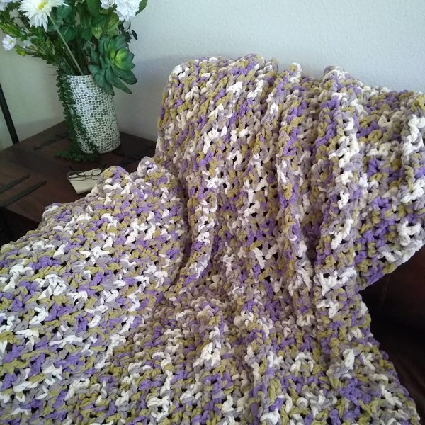 Luxe Lounging Blanket in Lilac Blush