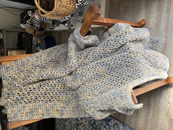 Comfort Lounging Blanket in Beach Pepples