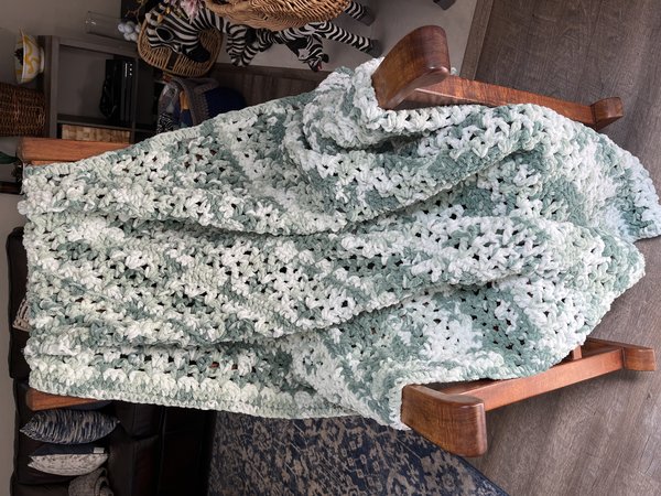 Luxe Lounging Blanket in Mossy hills